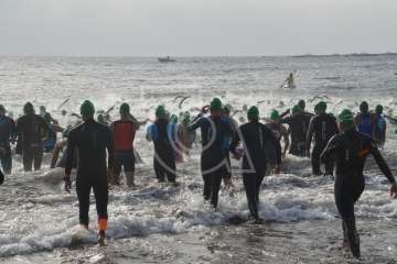 Ricardo Hernández y Raquel Aróstegui ganan con autoridad el XXVII Triatlón de Salinetas (Foto TA)